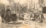 Suzan Arı (the baby in the middle) with her dad Zihni Üney at a picnic. Omorfo, 1928.